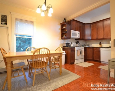 5 Delaware Pl Apt 3 - Photo Thumbnail 9