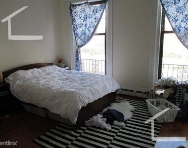 1689 Beacon St Apt 2 - Photo Thumbnail 3