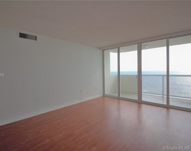 5757 Collins Ave - Photo Thumbnail 3