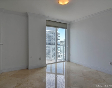 5959 Collins Ave - Photo Thumbnail 17