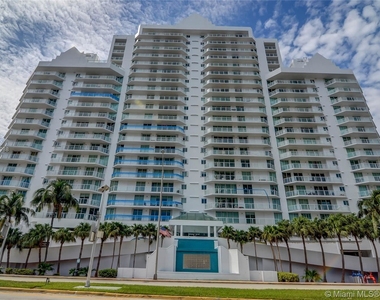 5959 Collins Ave - Photo Thumbnail 15