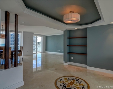 5959 Collins Ave - Photo Thumbnail 1