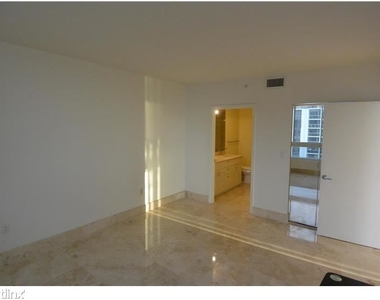 6365 Collins Ave - Photo Thumbnail 7