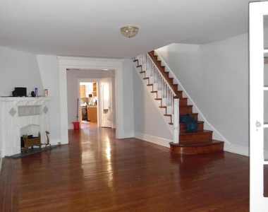 5758 Woodcrest Avenue - Photo Thumbnail 3