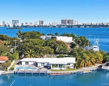 12388 N Bayshore Dr - Photo Thumbnail 0