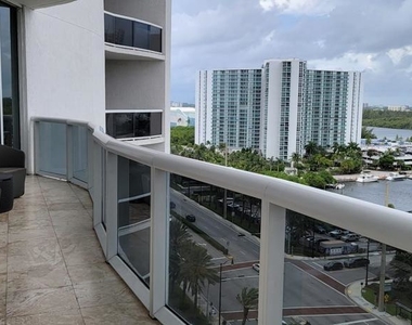 16001 Collins Ave - Photo Thumbnail 4