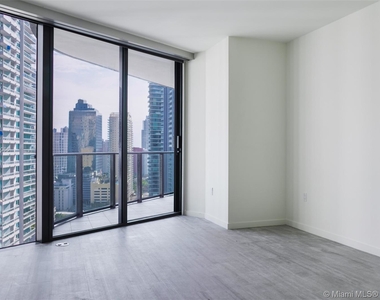 1000 Brickell Plaza - Photo Thumbnail 6