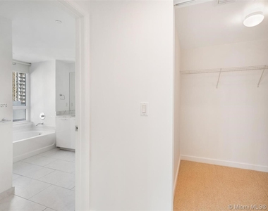 951 Brickell Ave - Photo Thumbnail 12