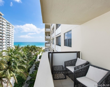 1621 Collins Ave - Photo Thumbnail 0