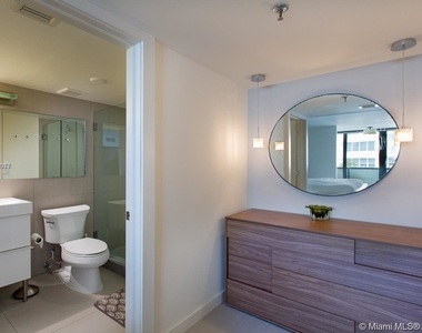 1621 Collins Ave - Photo Thumbnail 19