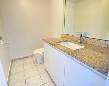 13499 Biscayne Blvd - Photo Thumbnail 14