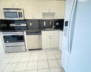 13499 Biscayne Blvd - Photo Thumbnail 2