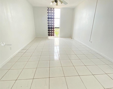 13499 Biscayne Blvd - Photo Thumbnail 10