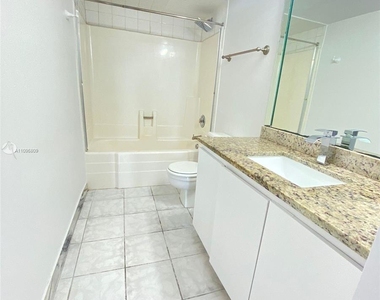 13499 Biscayne Blvd - Photo Thumbnail 9