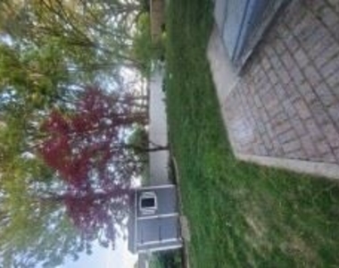 264 Sylvia St - Photo Thumbnail 4