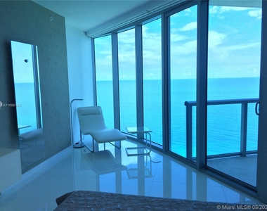 17001 Collins Ave - Photo Thumbnail 4