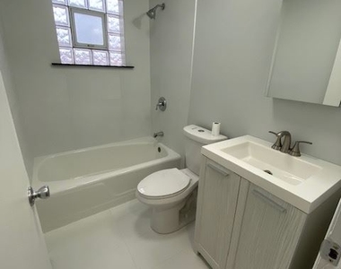 1718 W Greenleaf Ave 2n - Photo Thumbnail 4