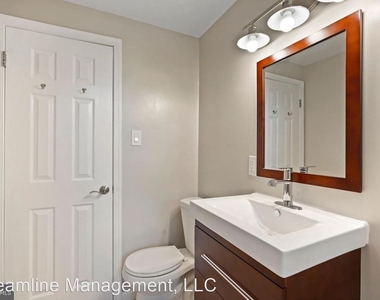 1752 N Rhodes St #6-323 - Photo Thumbnail 10