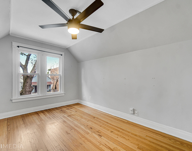 3325 West Berteau Avenue - Photo Thumbnail 9