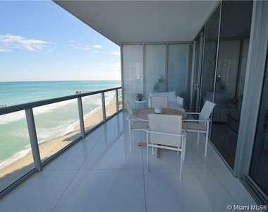 17121 Collins Ave - Photo Thumbnail 12