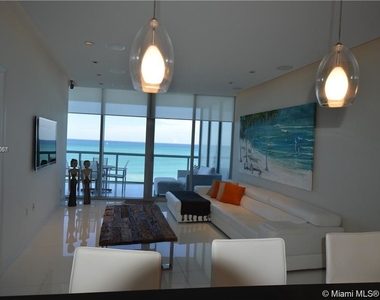 17121 Collins Ave - Photo Thumbnail 4