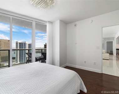 495 Brickell Ave - Photo Thumbnail 9