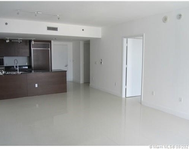 465 Brickell Ave - Photo Thumbnail 4