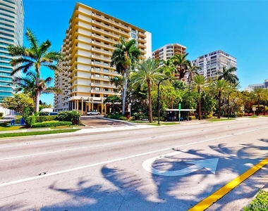 10185 Collins Ave - Photo Thumbnail 25