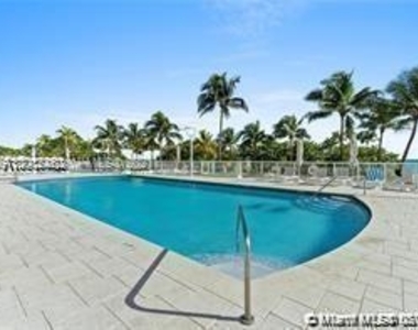 10185 Collins Ave - Photo Thumbnail 23