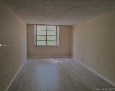 9360 Fontainebleau Blvd - Photo Thumbnail 10