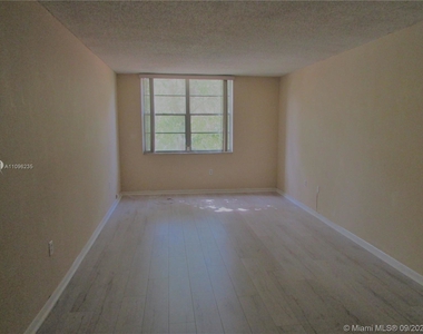 9360 Fontainebleau Blvd - Photo Thumbnail 11