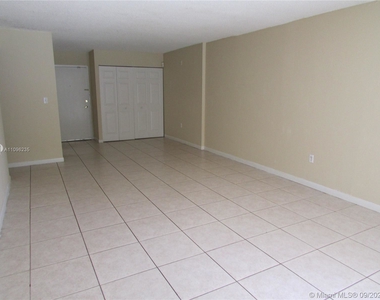 9360 Fontainebleau Blvd - Photo Thumbnail 4