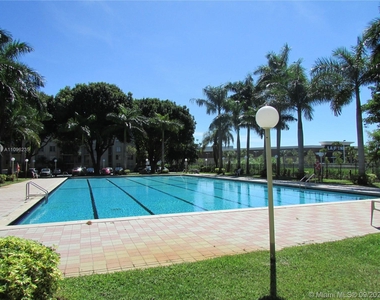 9360 Fontainebleau Blvd - Photo Thumbnail 29