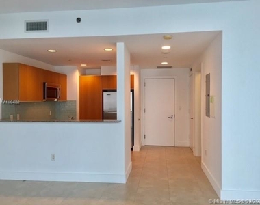 1050 Brickell Ave - Photo Thumbnail 3