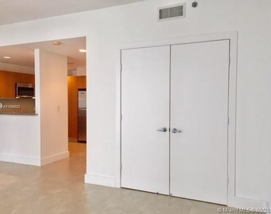 1050 Brickell Ave - Photo Thumbnail 13