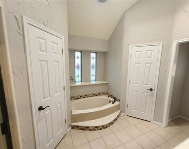 1511 Lincoln Drive - Photo Thumbnail 15