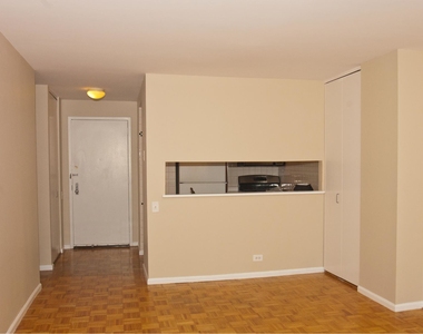 295 Greenwich St - Photo Thumbnail 2