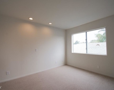 710 Ocean Park Blvd Apt 3 - Photo Thumbnail 5