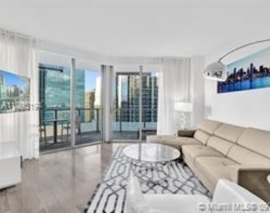 1300 Brickell Bay Dr - Photo Thumbnail 6