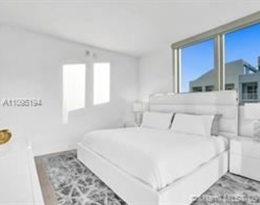 1300 Brickell Bay Dr - Photo Thumbnail 1