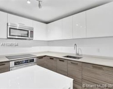 1300 Brickell Bay Dr - Photo Thumbnail 15