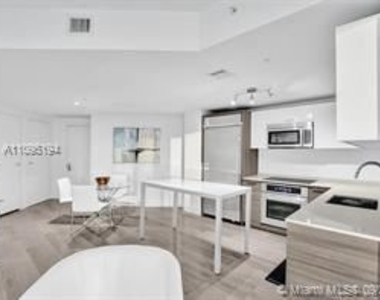 1300 Brickell Bay Dr - Photo Thumbnail 13