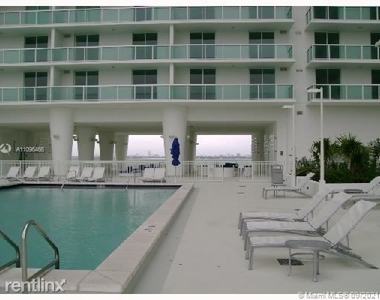 1800 N Bayshore Dr Apt 3205 - Photo Thumbnail 5