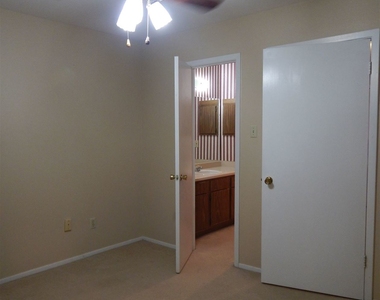 516 W Ridge Dr - Photo Thumbnail 3