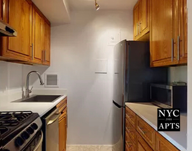 305 West 13th Street - Photo Thumbnail 1