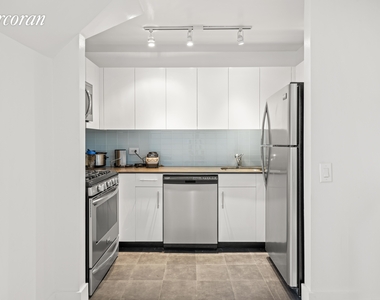 201 East 69th Street - Photo Thumbnail 2