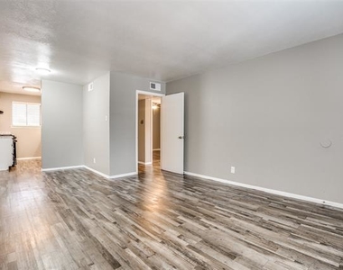 325 E Phillips - Photo Thumbnail 4