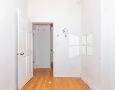 291 Wyckoff Avenue - Photo Thumbnail 7