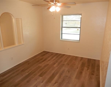 7109 Chinaberry Road - Photo Thumbnail 3