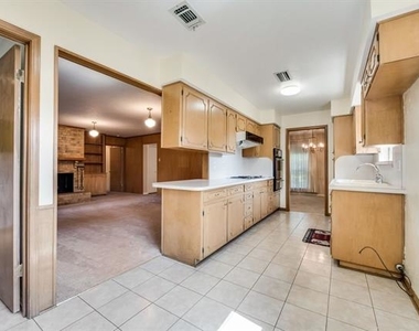 3821 Crestpark Drive - Photo Thumbnail 12